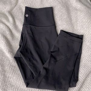 Lululemon Wunder Under crop (21”) black, size 6